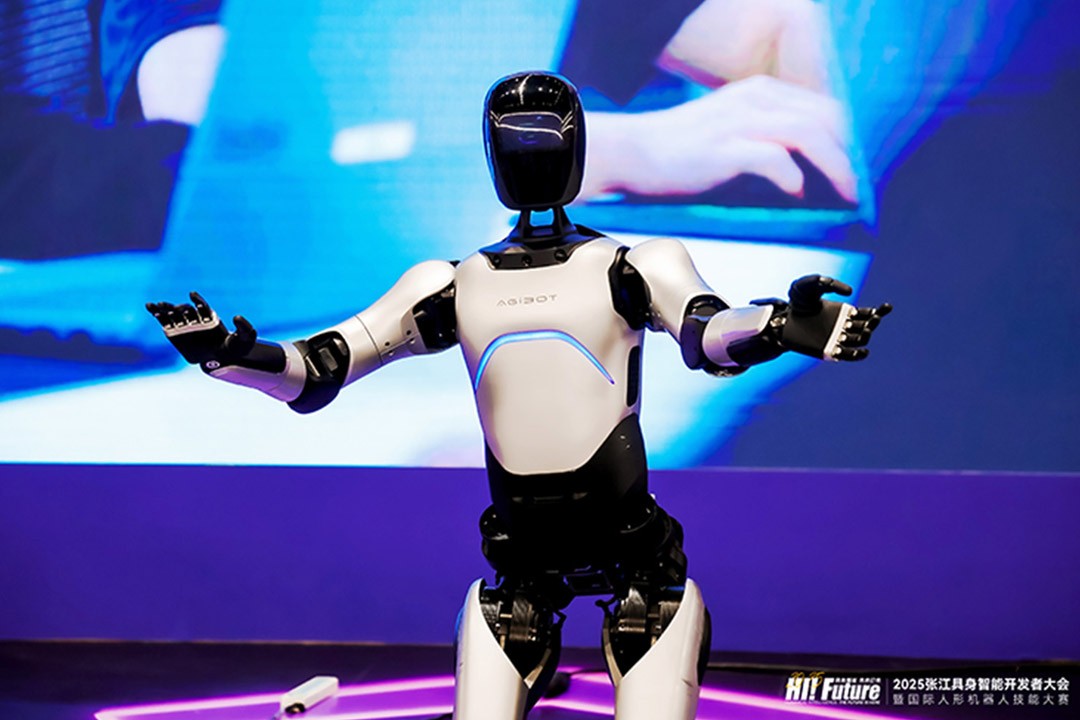 BG真人远征A2成全球首个同时拥有中美欧认证的人形机器人